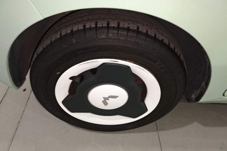 Used Wuling Hongguang MINIEV 2021 Macaron Premium Model – Lithium Iron Phosphate Left Front Wheel Hub