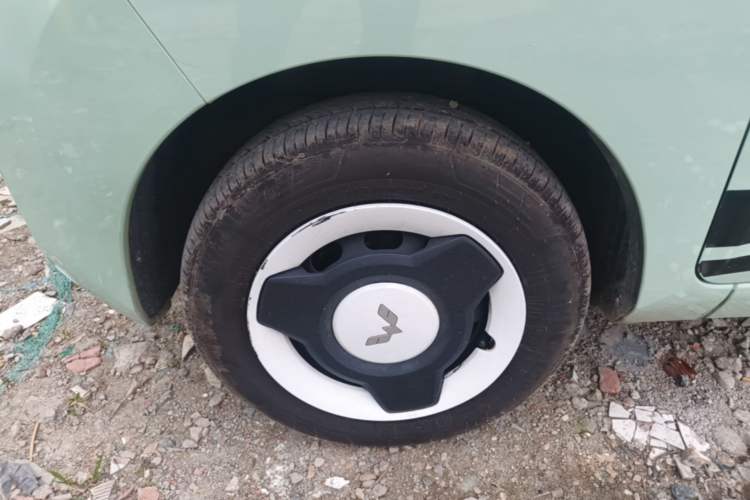 Used Wuling Hongguang MINIEV 2021 Macaron Fashion Model Lithium Iron Phosphate Left Front Wheel Hub