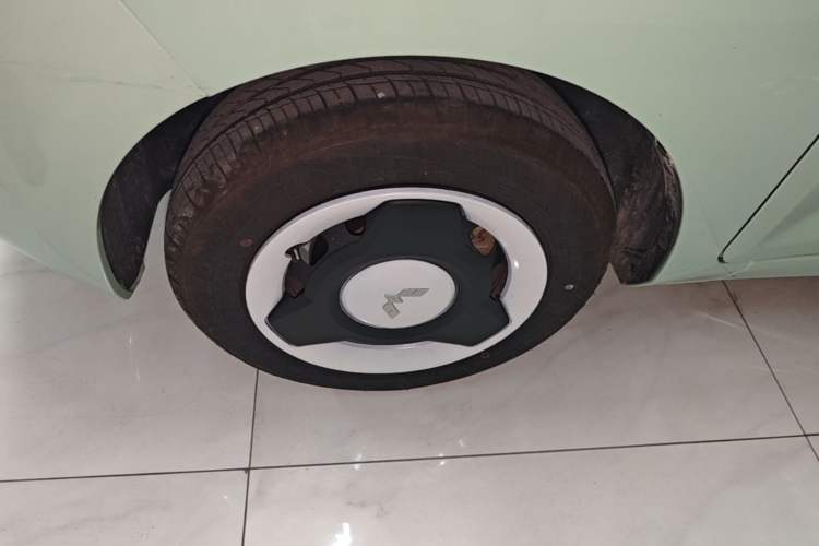 Used Wuling Hongguang MINIEV 2021 Macaron Fashion Model Lithium Iron Phosphate Left Front Wheel Hub