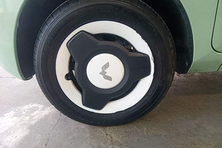 Used Wuling Hongguang MINIEV 2021 Macaron Premium Model – Lithium Iron Phosphate Left Front Wheel Hub
