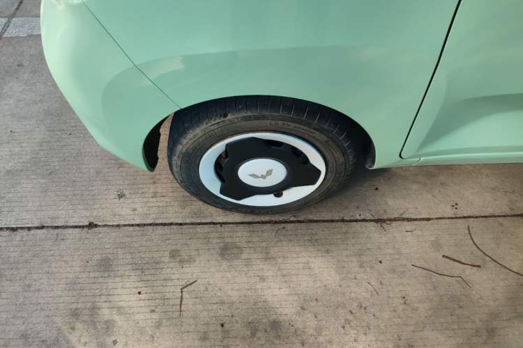 Used Wuling Hongguang MINIEV 2021 Macaron Fashion Edition Lithium-Ion Battery Left Front Wheel Hub