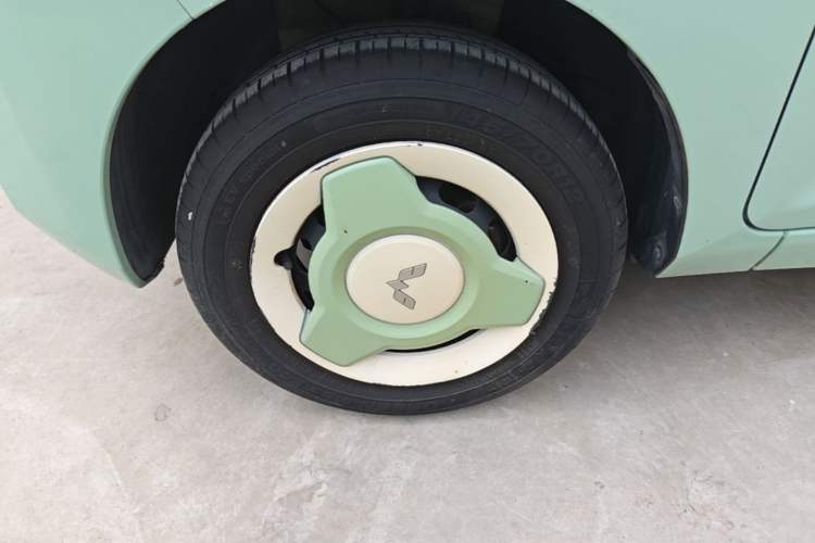 Used Wuling Hongguang MINIEV 2021 Macaron Fashion Model Lithium Iron Phosphate Left Front Wheel Hub