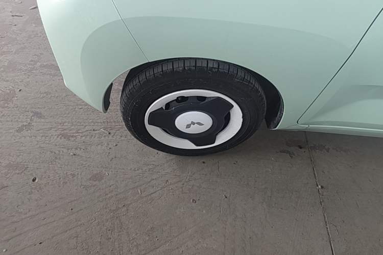 Used Wuling Hongguang MINIEV 2021 Macaron Premium Model – Lithium Iron Phosphate Left Front Wheel Hub