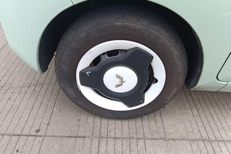 Used Wuling Hongguang MINIEV 2021 Macaron Premium Model – Lithium Iron Phosphate Left Front Wheel Hub