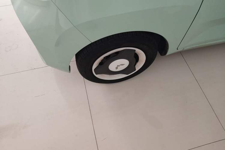 Used Wuling Hongguang MINIEV 2021 Macaron Premium Model – Lithium Iron Phosphate Left Front Wheel Hub