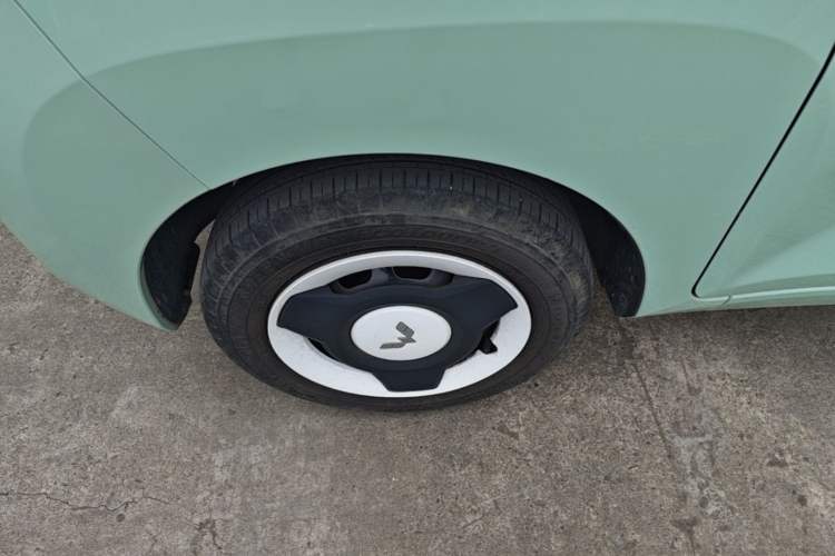 Used Wuling Hongguang MINIEV 2021 Macaron Fashion Edition Lithium-Ion Battery Left Front Wheel Hub