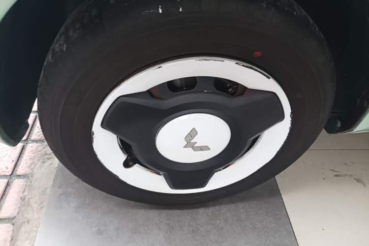 Used Wuling Hongguang MINIEV 2021 Macaron Sandwich Model 170 km Lithium Iron Phosphate Left Front Wheel Hub