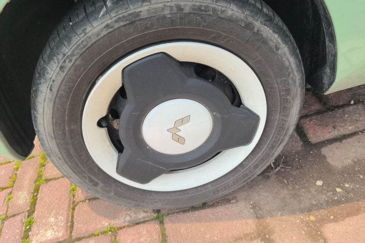 Used Wuling Hongguang MINIEV 2021 Macaron Fashion Model Lithium Iron Phosphate Left Front Wheel Hub