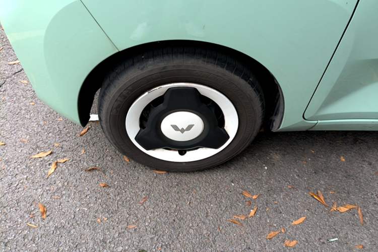 Used Wuling Hongguang MINIEV 2021 Macaron Premium Model – Lithium Iron Phosphate Left Front Wheel Hub
