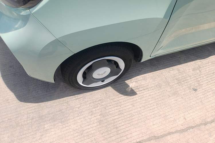 Used Wuling Hongguang MINIEV 2021 Macaron Premium Model – Lithium Iron Phosphate Left Front Wheel Hub