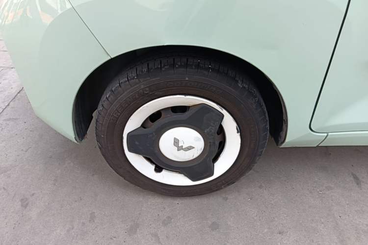 Used Wuling Hongguang MINIEV 2021 Macaron Fashion Model Lithium Iron Phosphate Left Front Wheel Hub