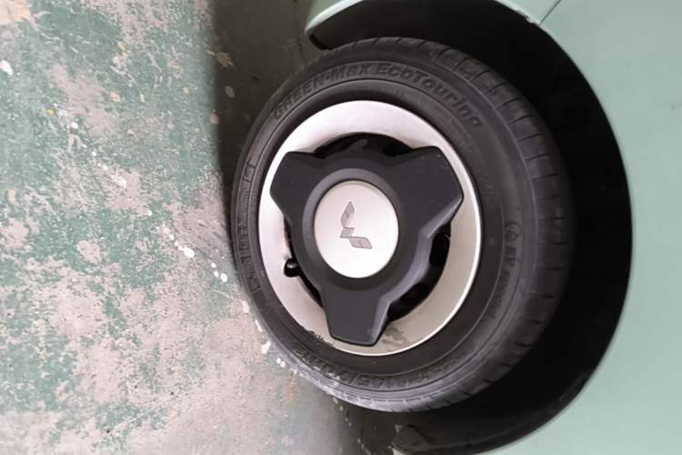 Used Wuling Hongguang MINIEV 2021 Macaron Fashion Model Lithium Iron Phosphate Left Front Wheel Hub