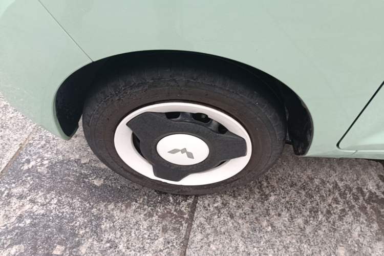 Used Wuling Hongguang MINIEV 2021 Macaron Premium Model – Lithium Iron Phosphate Left Front Wheel Hub