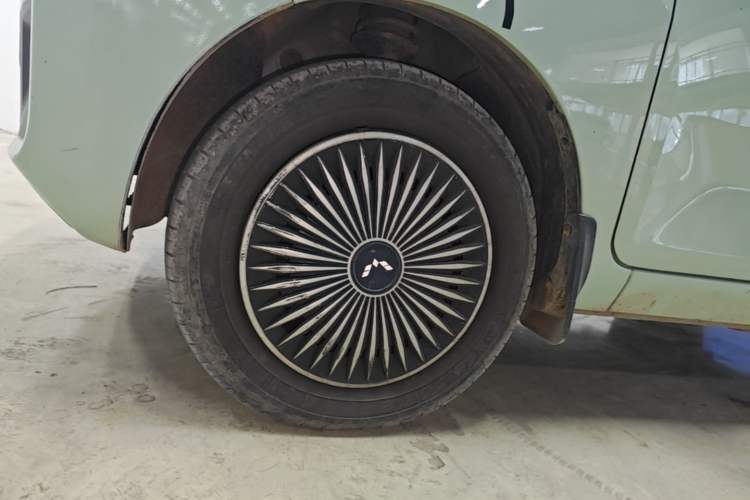 Used Wuling Hongguang MINIEV 2021 Macaron Fashion Model Lithium Iron Phosphate Left Front Wheel Hub