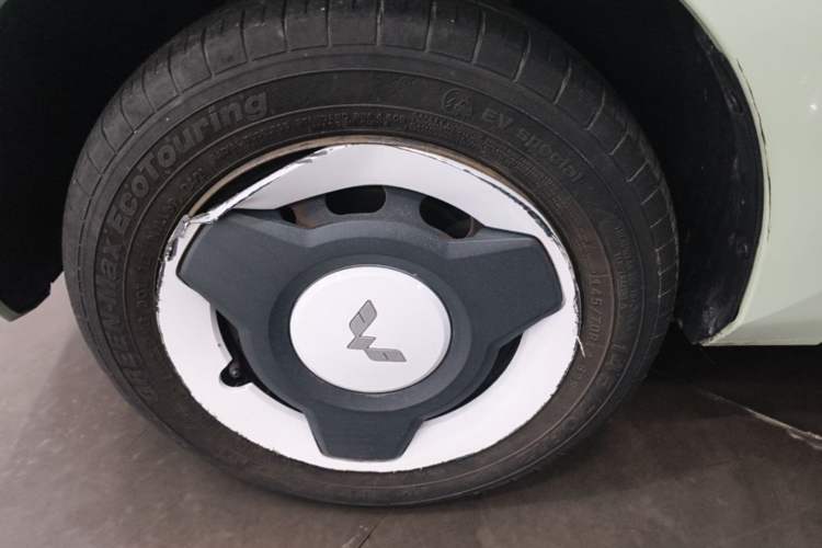 Used Wuling Hongguang MINIEV 2021 Macaron Fashion Model Lithium Iron Phosphate Left Front Wheel Hub