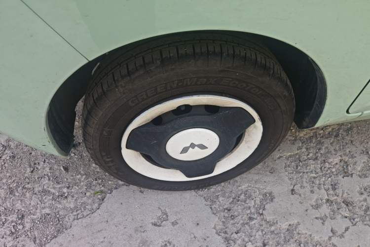 Used Wuling Hongguang MINIEV 2021 Macaron Fashion Model Lithium Iron Phosphate Left Front Wheel Hub