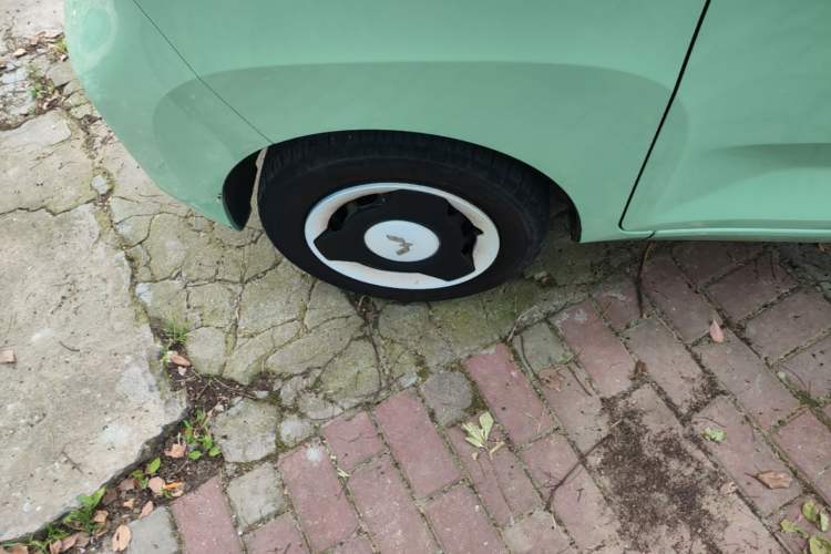 Used Wuling Hongguang MINIEV 2021 Macaron Premium Model – Lithium Iron Phosphate Left Front Wheel Hub
