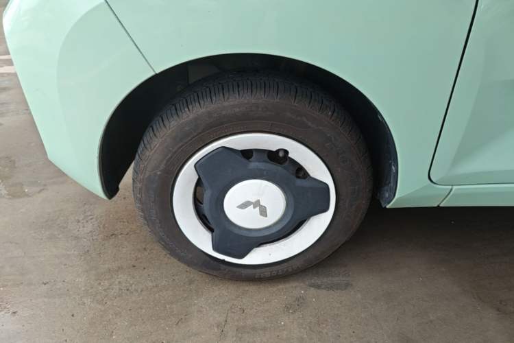 Used Wuling Hongguang MINIEV 2021 Macaron Fashion Model Lithium Iron Phosphate Left Front Wheel Hub