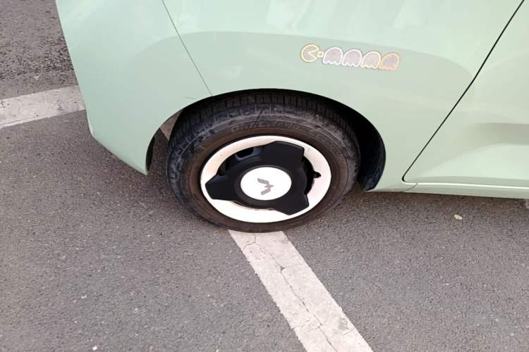 Used Wuling Hongguang MINIEV 2021 Macaron Premium Model – Lithium Iron Phosphate Left Front Wheel Hub