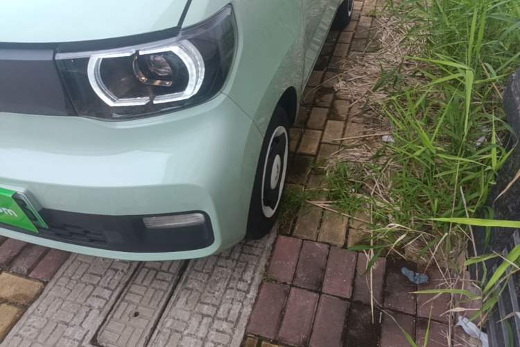 Used Wuling Hongguang MINIEV 2021 Macaron Premium Model – Lithium Iron Phosphate Left Front Wheel Hub