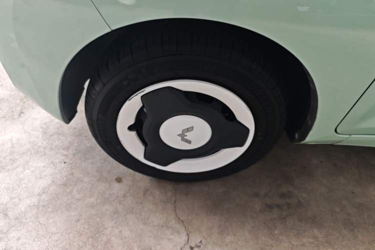 Used Wuling Hongguang MINIEV 2021 Macaron Premium Model – Lithium Iron Phosphate Left Front Wheel Hub