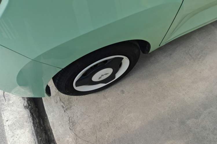 Used Wuling Hongguang MINIEV 2021 Macaron Premium Model – Lithium Iron Phosphate Left Front Wheel Hub