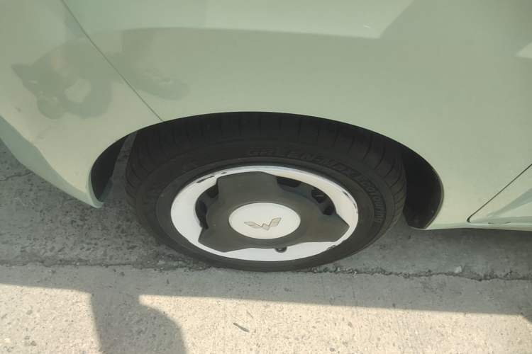 Used Wuling Hongguang MINIEV 2021 Macaron Premium Model – Lithium-NMC Left Front Wheel Hub
