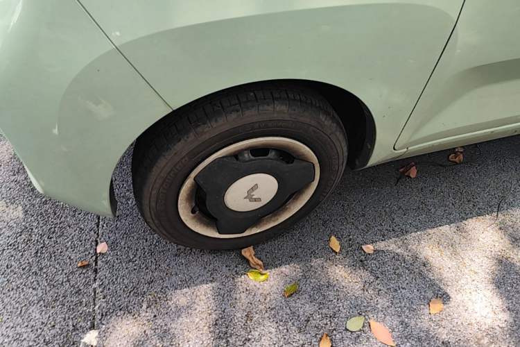 Used Wuling Hongguang MINIEV 2021 Macaron Premium Model – Lithium Iron Phosphate Left Front Wheel Hub