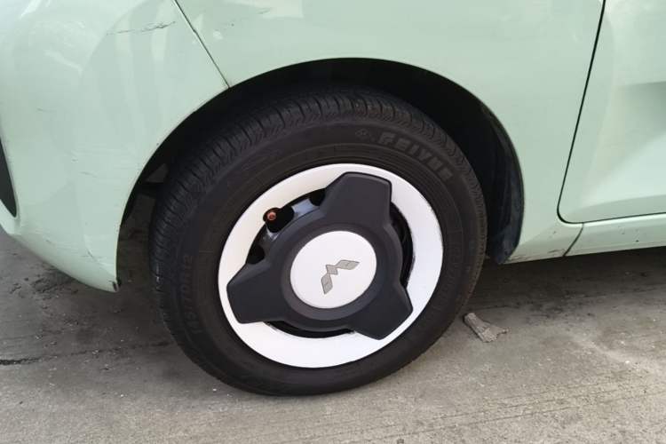 Used Wuling Hongguang MINIEV 2021 Macaron Premium Model – Lithium Iron Phosphate Left Front Wheel Hub