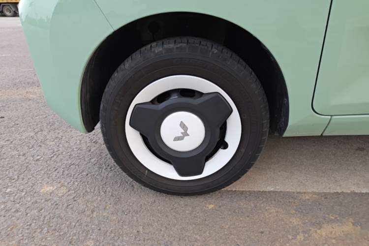 Used Wuling Hongguang MINIEV 2021 Macaron Fashion Model Lithium Iron Phosphate Left Front Wheel Hub