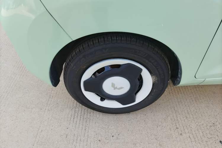 Used Wuling Hongguang MINIEV 2021 Macaron Premium Model – Lithium Iron Phosphate Left Front Wheel Hub