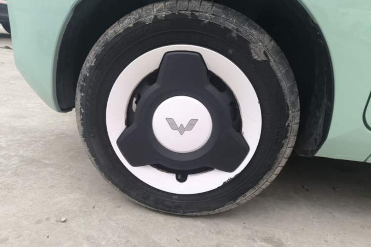Used Wuling Hongguang MINIEV 2021 Macaron Fashion Model Lithium Iron Phosphate Left Front Wheel Hub