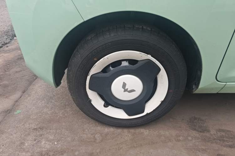 Used Wuling Hongguang MINIEV 2021 Macaron Premium Model – Lithium-NMC Left Front Wheel Hub