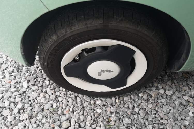 Used Wuling Hongguang MINIEV 2021 Macaron Premium Model – Lithium Iron Phosphate Left Front Wheel Hub