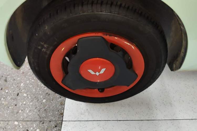 Used Wuling Hongguang MINIEV 2021 Macaron Premium Model – Lithium Iron Phosphate Left Front Wheel Hub