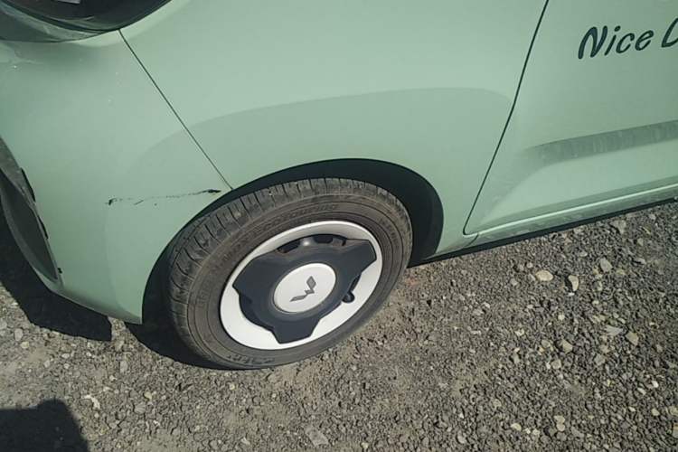 Used Wuling Hongguang MINIEV 2021 Macaron Premium Model – Lithium Iron Phosphate Left Front Wheel Hub