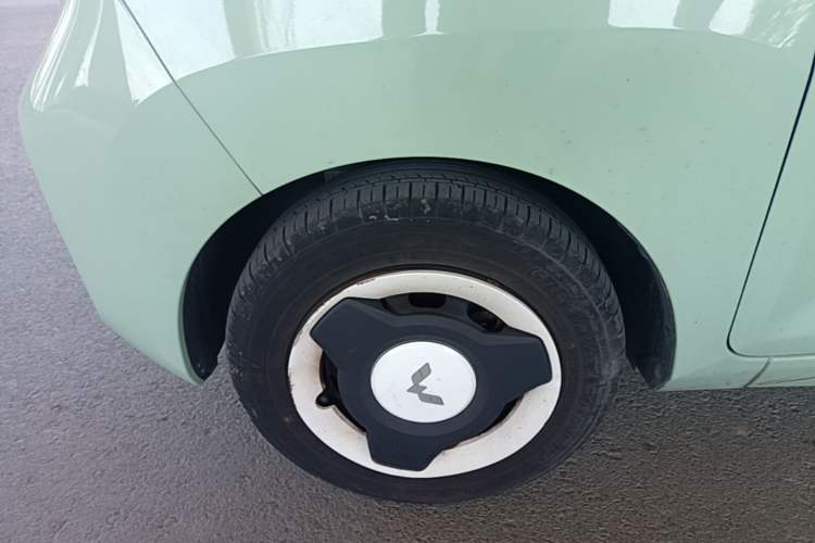 Used Wuling Hongguang MINIEV 2021 Macaron Premium Model – Lithium-NMC Left Front Wheel Hub