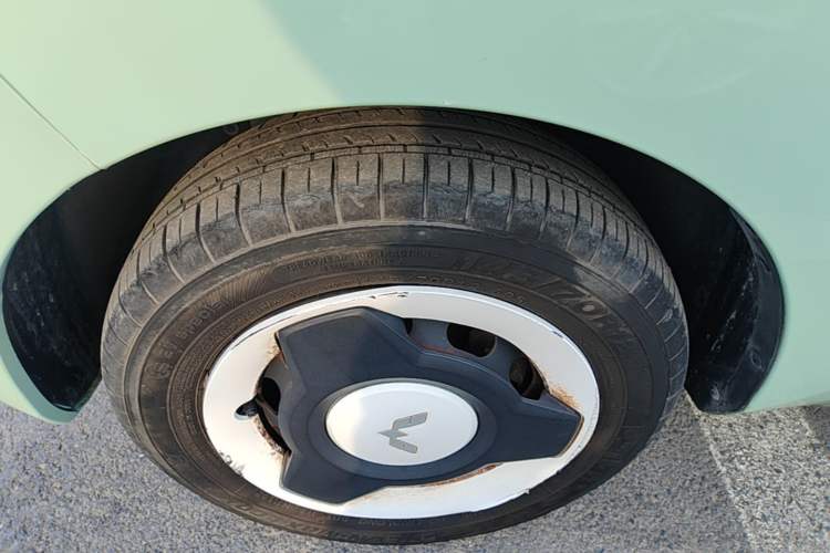 Used Wuling Hongguang MINIEV 2021 Macaron Fashion Model Lithium Iron Phosphate Left Front Wheel Hub