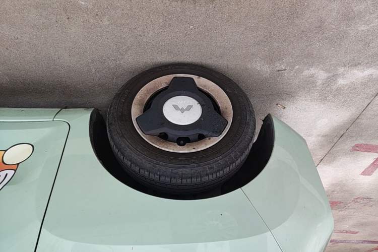 Used Wuling Hongguang MINIEV 2021 Macaron Sandwich Model 120 km Lithium Iron Phosphate Left Front Wheel Hub