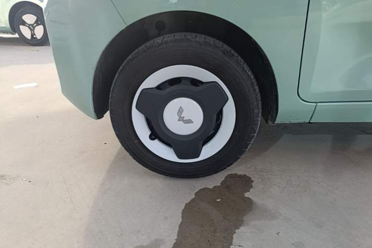 Used Wuling Hongguang MINIEV 2021 Macaron Fashion Model Lithium Iron Phosphate Left Front Wheel Hub