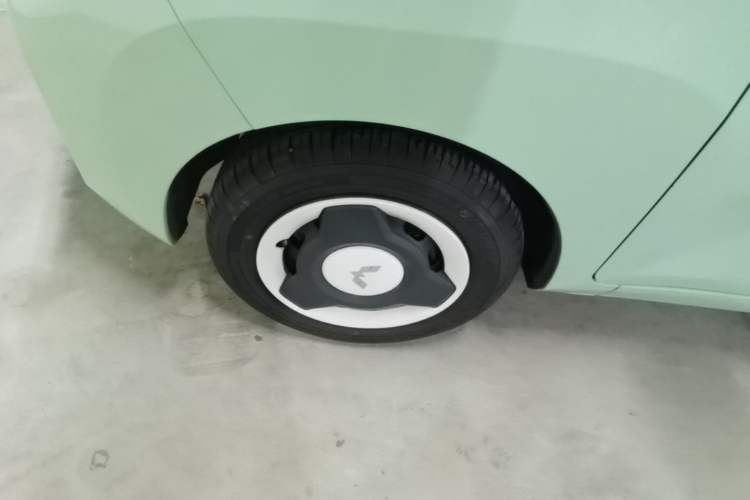 Used Wuling Hongguang MINIEV 2021 Macaron Sandwich Model 170 km Lithium Iron Phosphate Left Front Wheel Hub