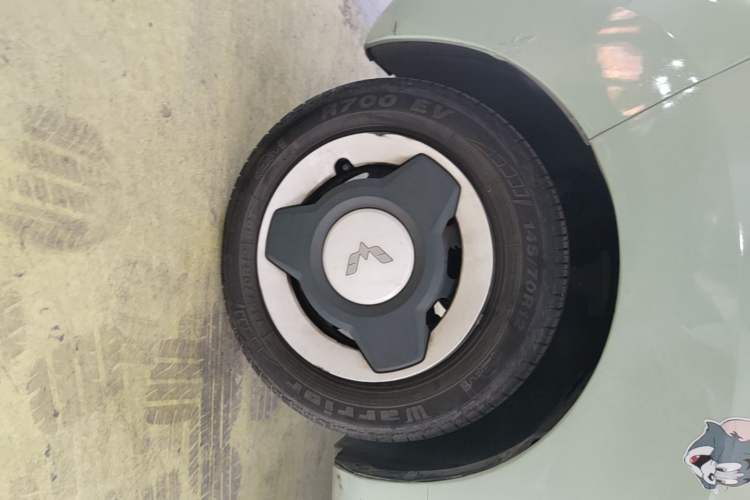 Used Wuling Hongguang MINIEV 2021 Macaron Premium Model – Lithium-NMC Left Front Wheel Hub