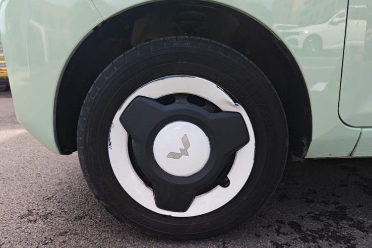 Used Wuling Hongguang MINIEV 2021 Macaron Fashion Model Lithium Iron Phosphate Left Front Wheel Hub