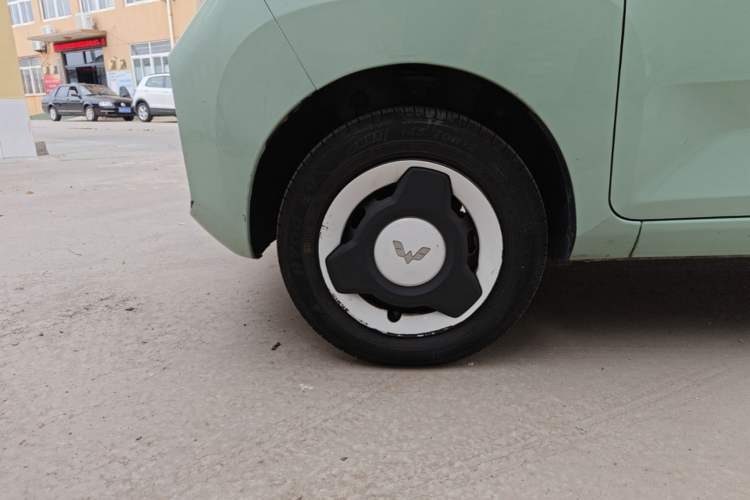 Used Wuling Hongguang MINIEV 2021 Macaron Fashion Model Lithium Iron Phosphate Left Front Wheel Hub