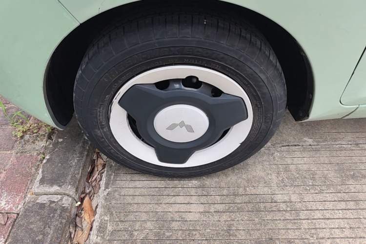 Used Wuling Hongguang MINIEV 2021 Macaron Premium Model – Lithium Iron Phosphate Left Front Wheel Hub