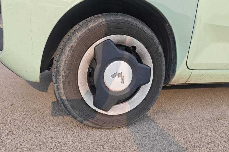 Used Wuling Hongguang MINIEV 2021 Macaron Sandwich Model 170 km Lithium Iron Phosphate Left Front Wheel Hub