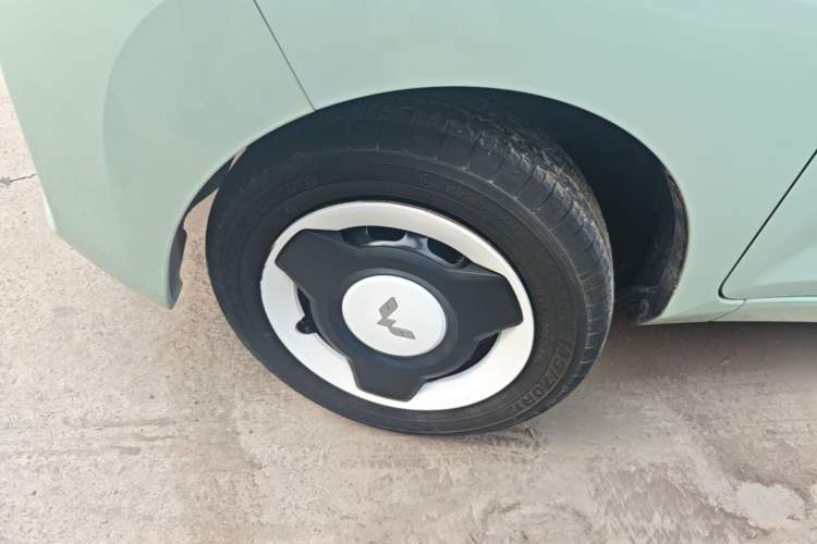 Used Wuling Hongguang MINIEV 2021 Macaron Sandwich Model 120 km Lithium NMC Left Front Wheel Hub