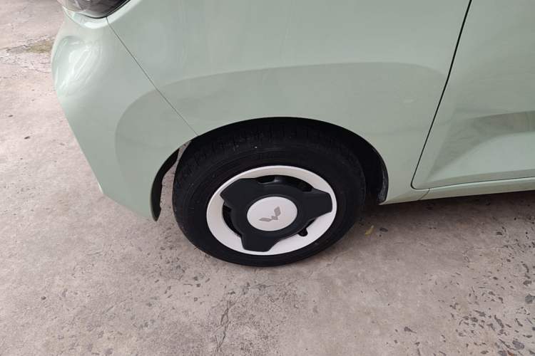 Used Wuling Hongguang MINIEV 2021 Macaron Sandwich Model 170 km Lithium Iron Phosphate Left Front Wheel Hub