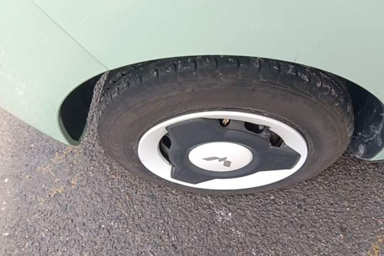 Used Wuling Hongguang MINIEV 2021 Macaron Fashion Model Lithium Iron Phosphate Left Front Wheel Hub