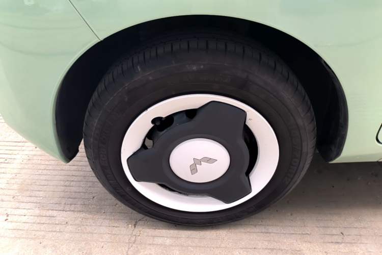 Used Wuling Hongguang MINIEV 2021 Macaron Premium Model – Lithium-NMC Left Front Wheel Hub